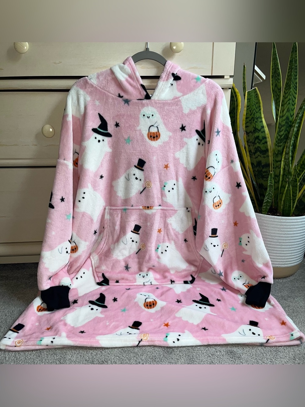 NWOT Cupcakes & Cashmere Pink Halloween Pumpkin & Ghost Lounge Poncho